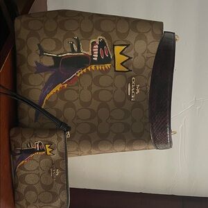 Coach Brown Signature bag !Never used comes with change pouch .